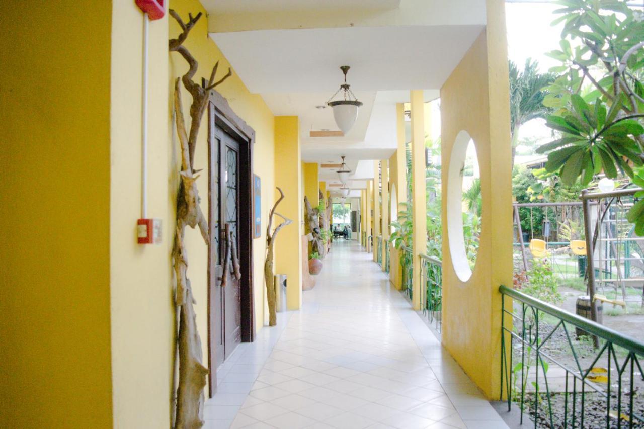 Country Village Hotel Cagayan de Oro Esterno foto