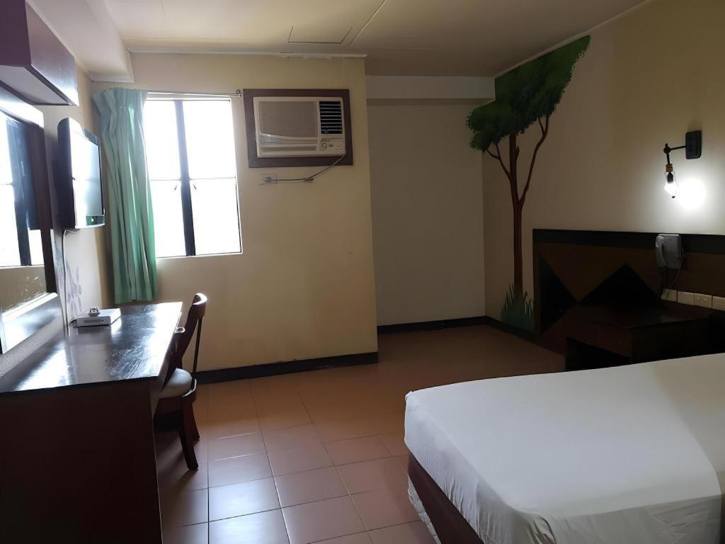 Country Village Hotel Cagayan de Oro Esterno foto