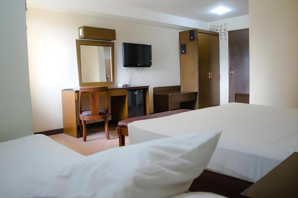 Country Village Hotel Cagayan de Oro Esterno foto