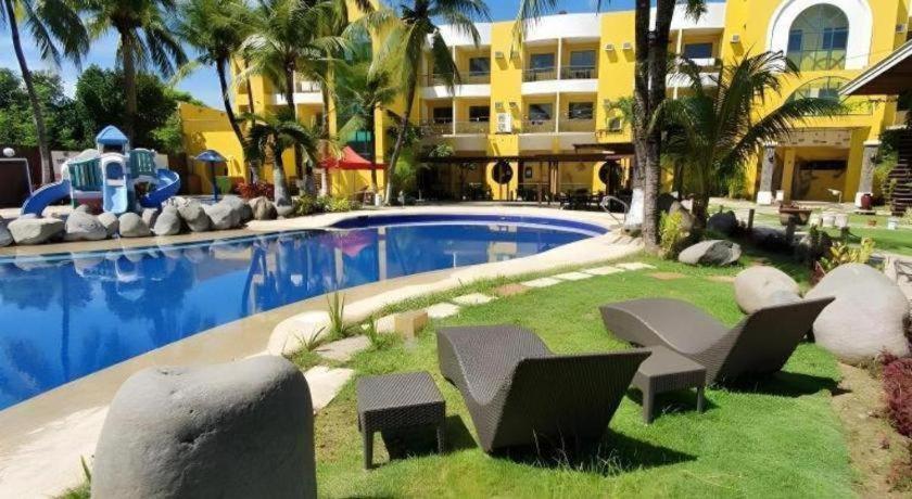 Country Village Hotel Cagayan de Oro Esterno foto