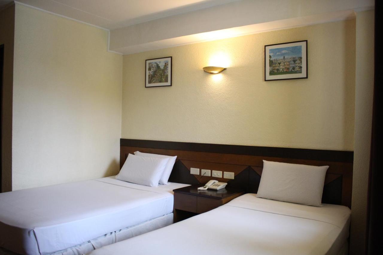 Country Village Hotel Cagayan de Oro Esterno foto